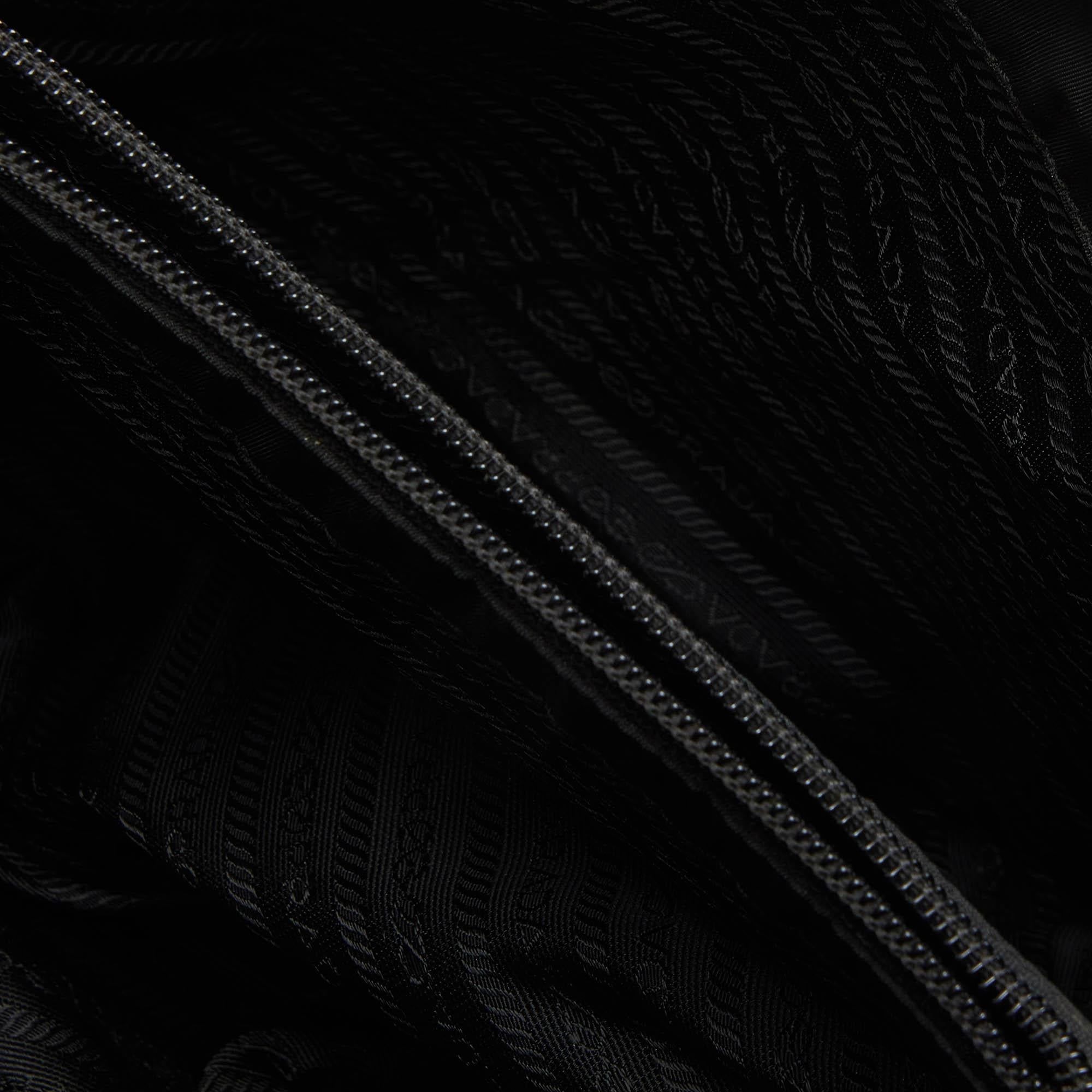  Prada - Fourre-tout en nylon noir Pour femmes 