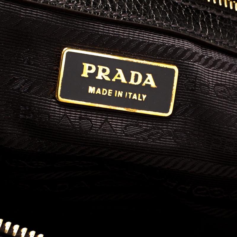 Prada Black/Olive Green Leather Grommet Bauletto Bag In Good Condition In Dubai, Al Qouz 2