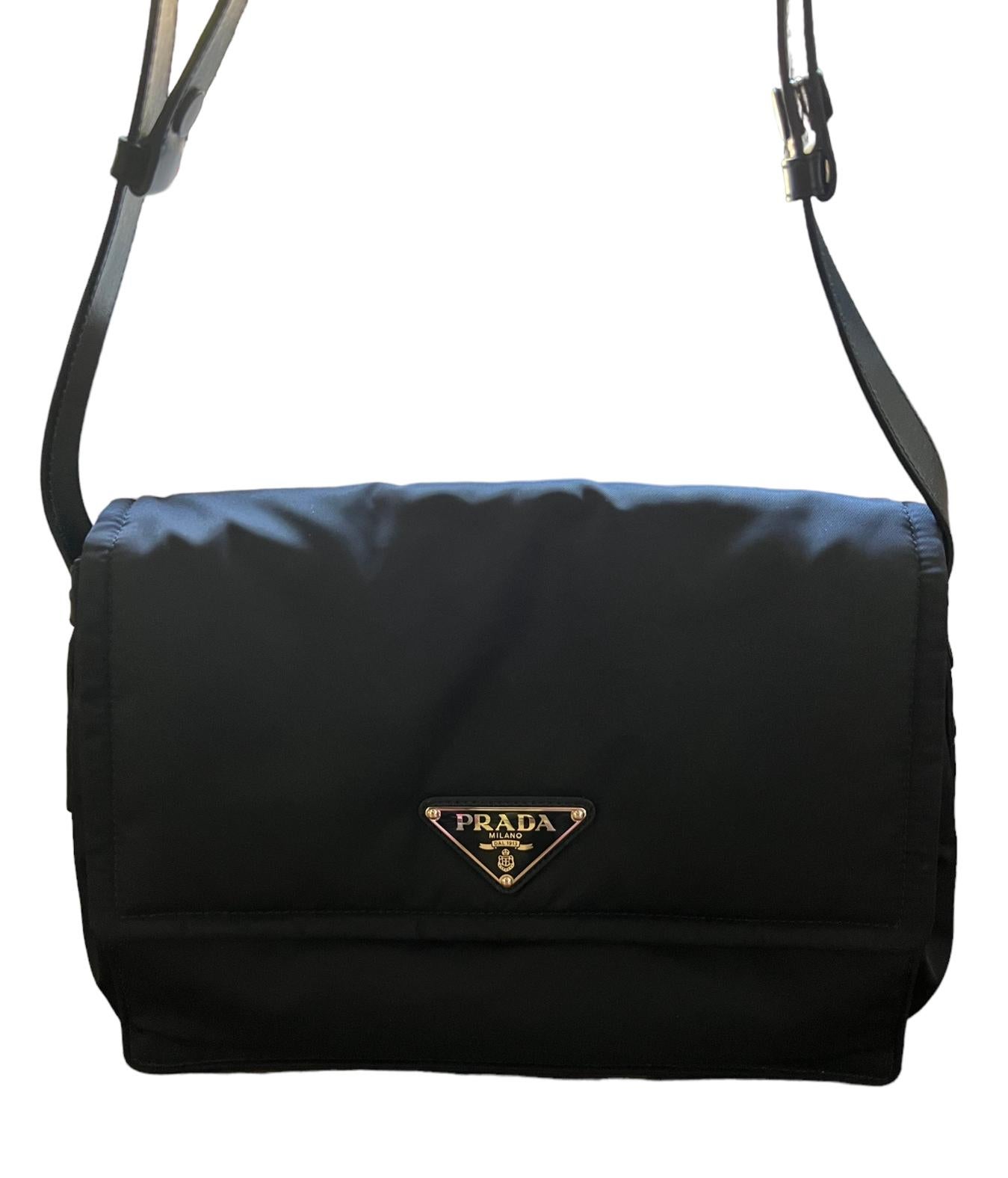- Adjustable leather shoulder strap (from 13” to 19”)
- Magnetic closure
- Interior zip closure
- Silver tone hardware 
- Front triangle Prada logo detail 
- Comes with the dust bag