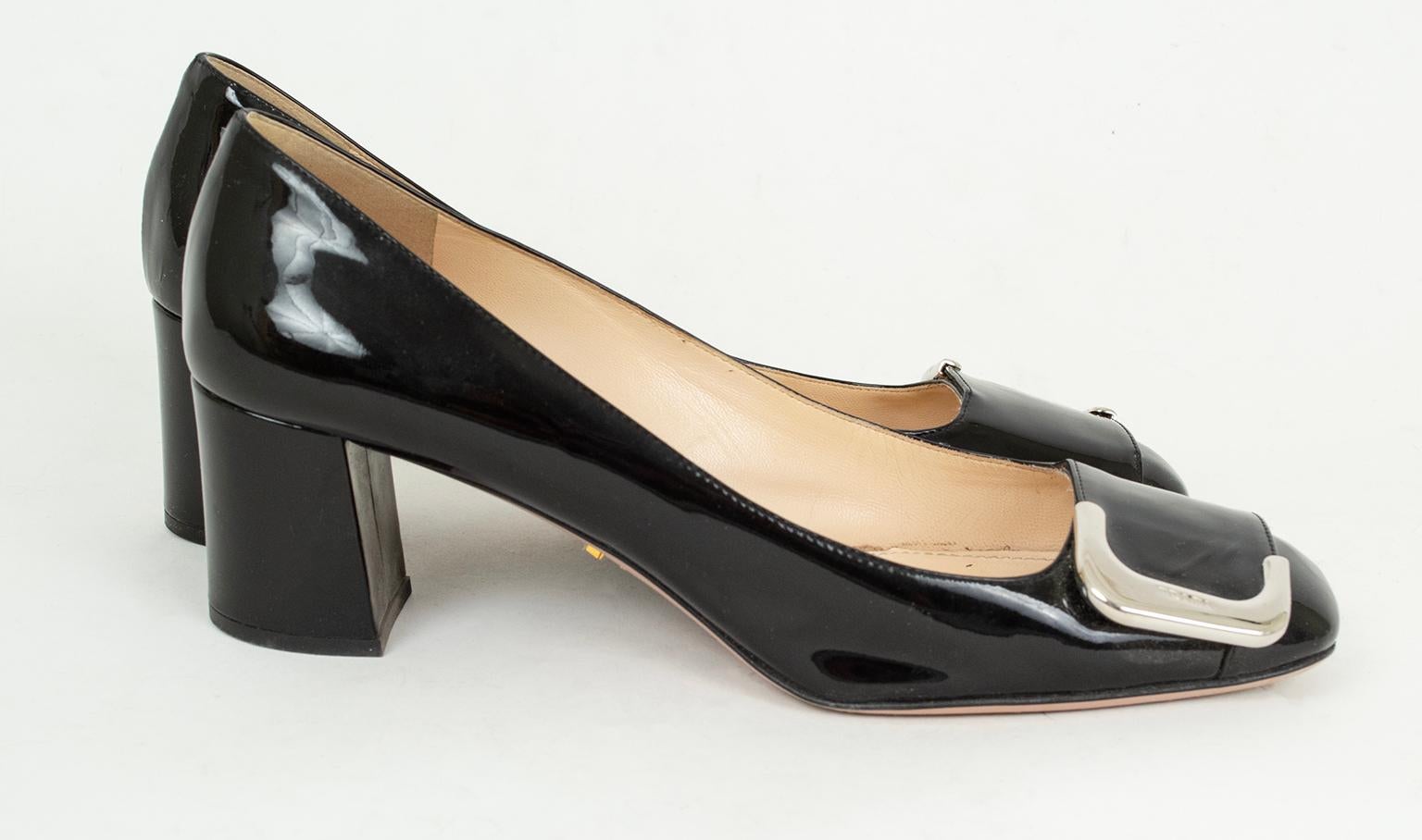 Prada Black Patent Block Heel Buckle Toe Loafer Pumps – 38.5, 2006 In Good Condition For Sale In Tucson, AZ
