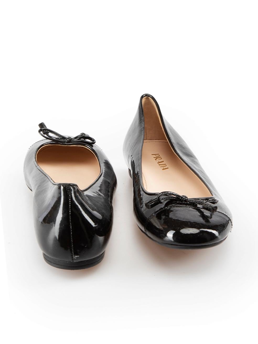 Prada Black Patent Bow Accent Ballet Flats Size IT 38.5 In Excellent Condition For Sale In London, GB