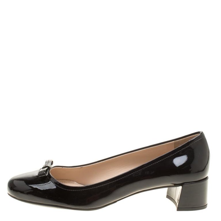 Prada Black Patent Leather Bow Block Heel Pumps Size 38 For Sale at ...