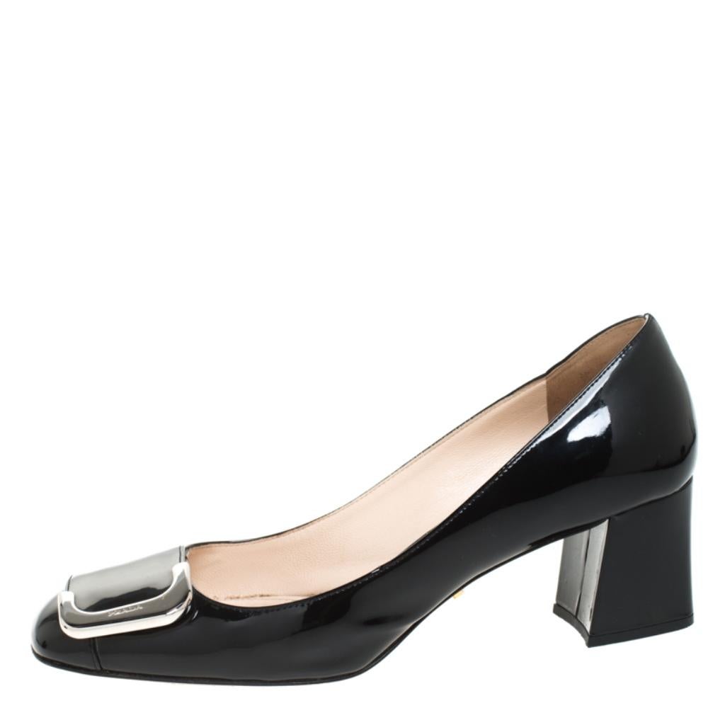 You can never go wrong with these stylish pumps from Prada. Crafted in Italy, they are made of black patent leather and have a glossy exterior. They are styled with square toes, buckle detailing on the uppers, 5.5 cm block heels, silver-tone