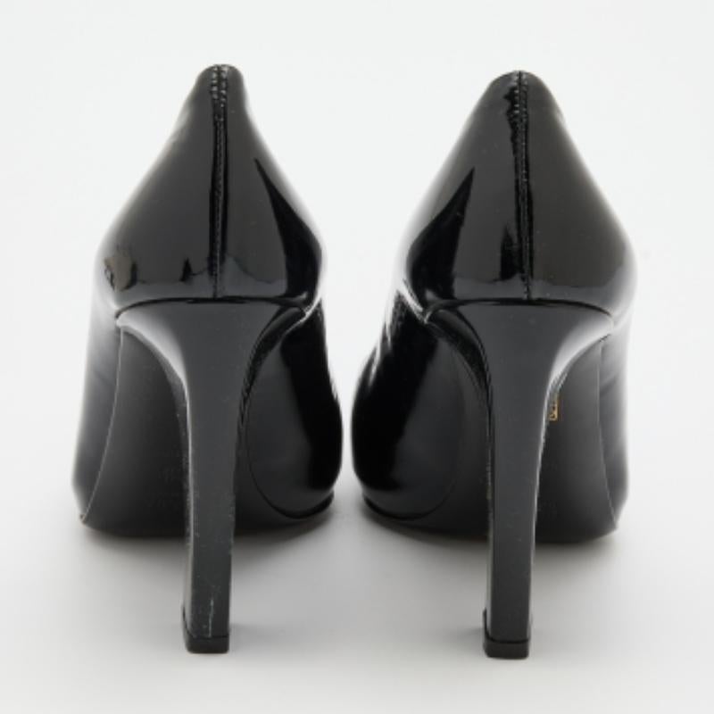 Prada Schwarze Lackleder-Pumps mit Zehenkappe Größe 36,5 im Angebot 5