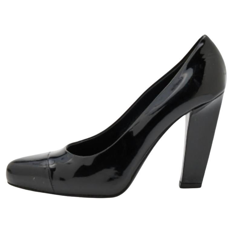 Prada Schwarze Lackleder-Pumps mit Zehenkappe Größe 36,5