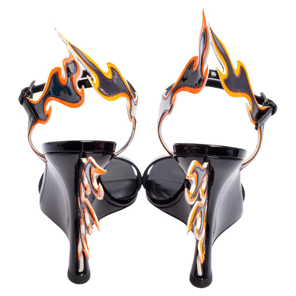 Prada Schwarzes Lackleder Flamme Riemchen Keilsandalen Größe 38 1