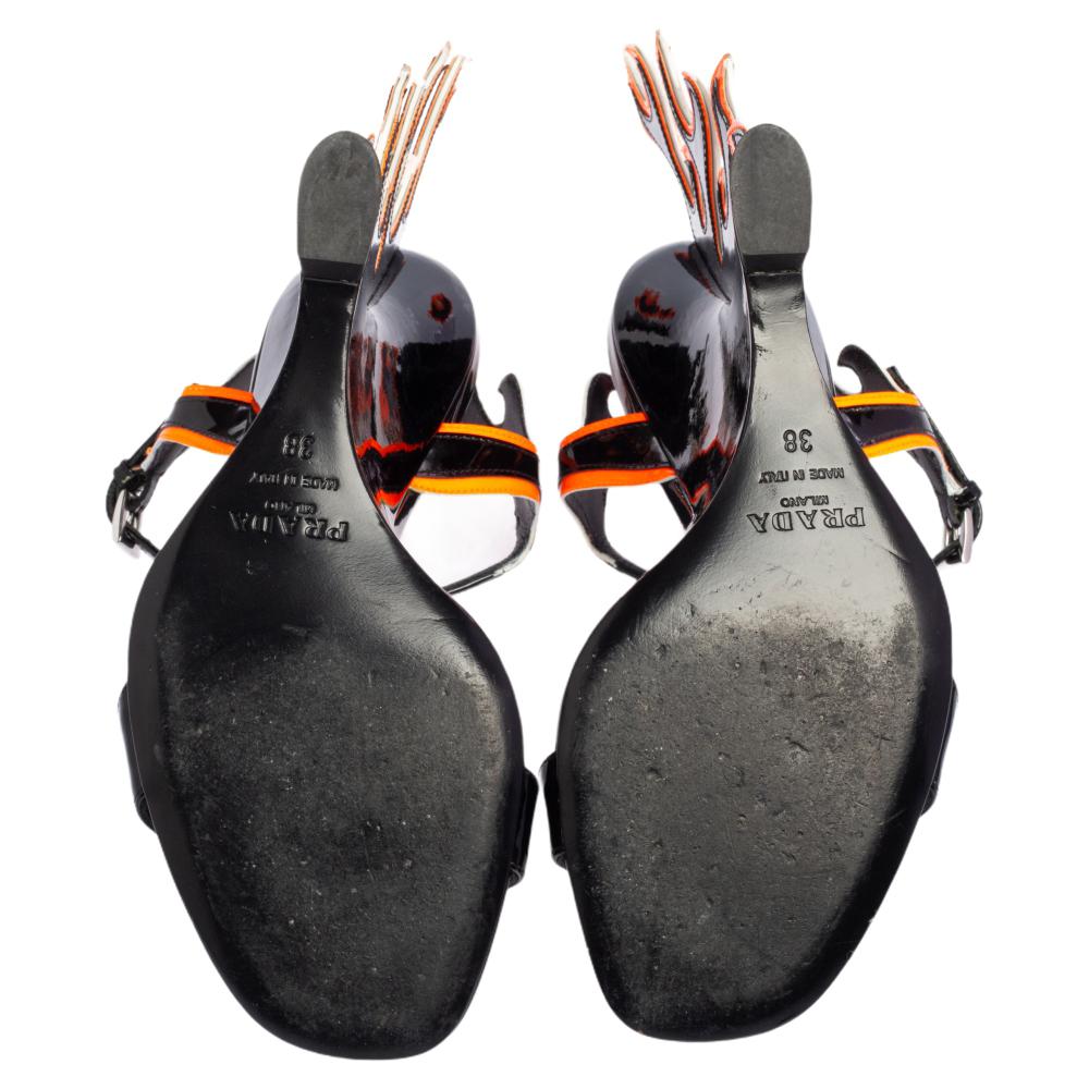Prada Schwarzes Lackleder Flamme Riemchen Keilsandalen Größe 38 3