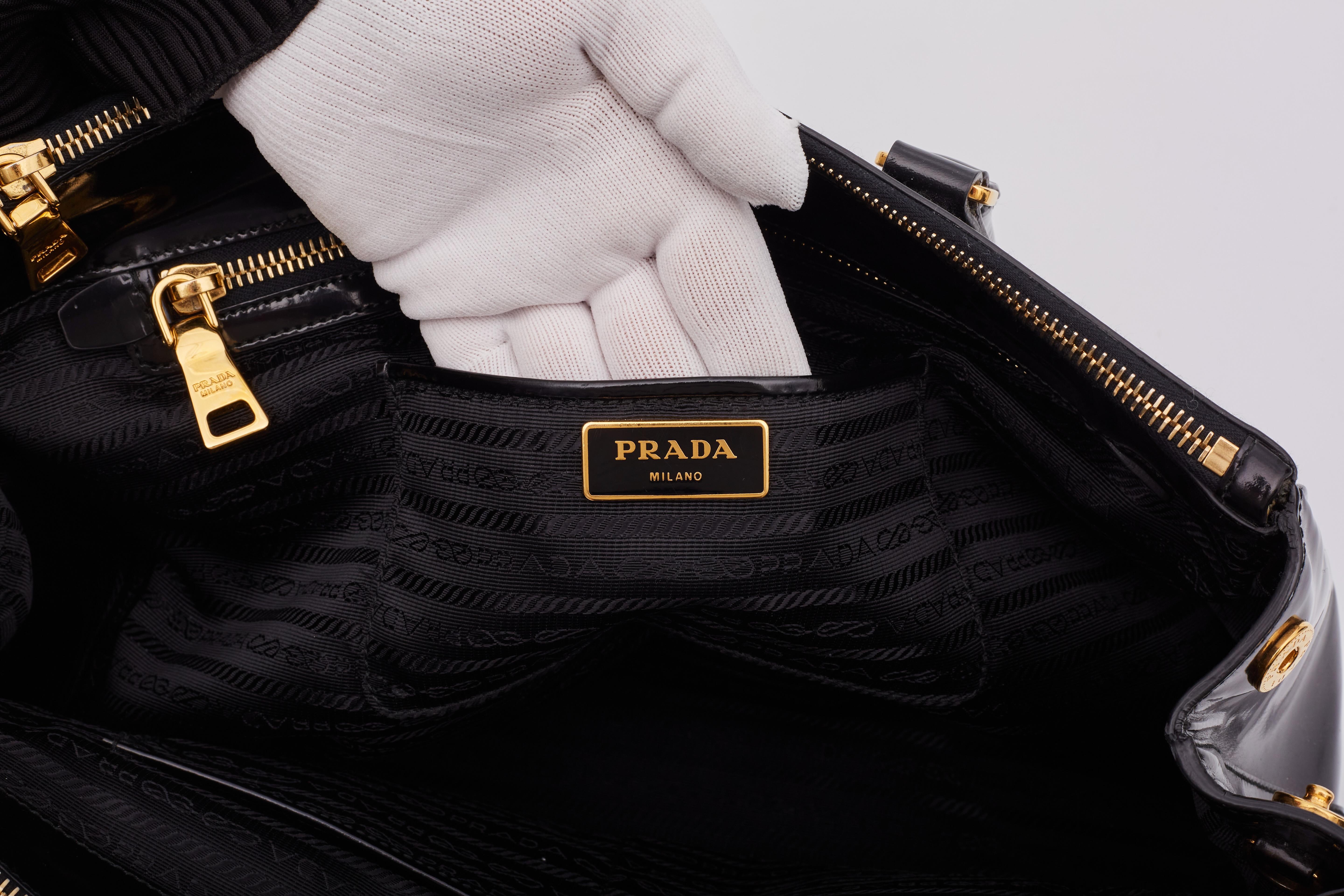 Prada Galleria Tote Bag aus schwarzem Lackleder in Schwarz im Angebot 6