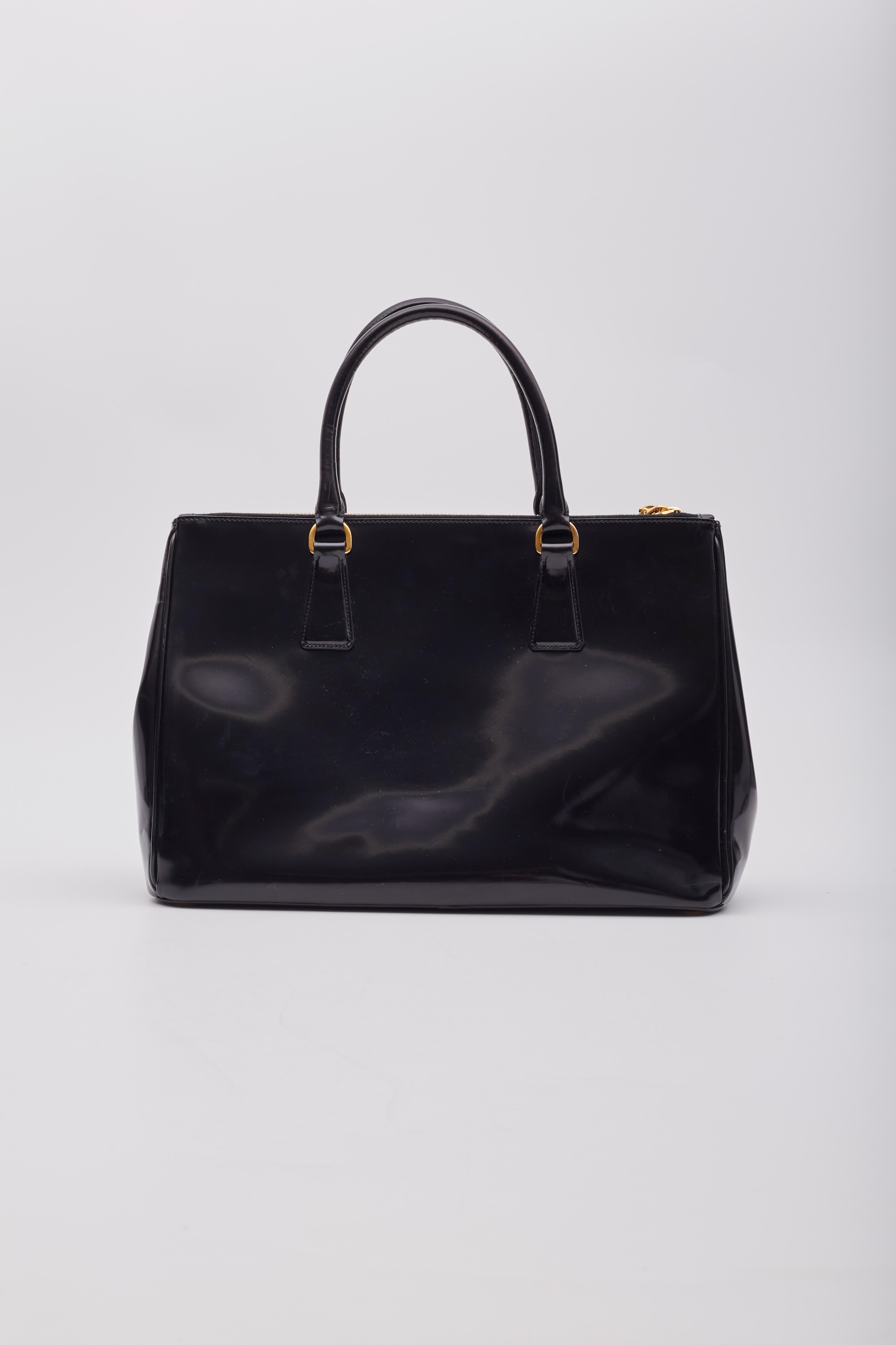 Women's Prada Black Patent Leather Galleria Tote Bag For Sale