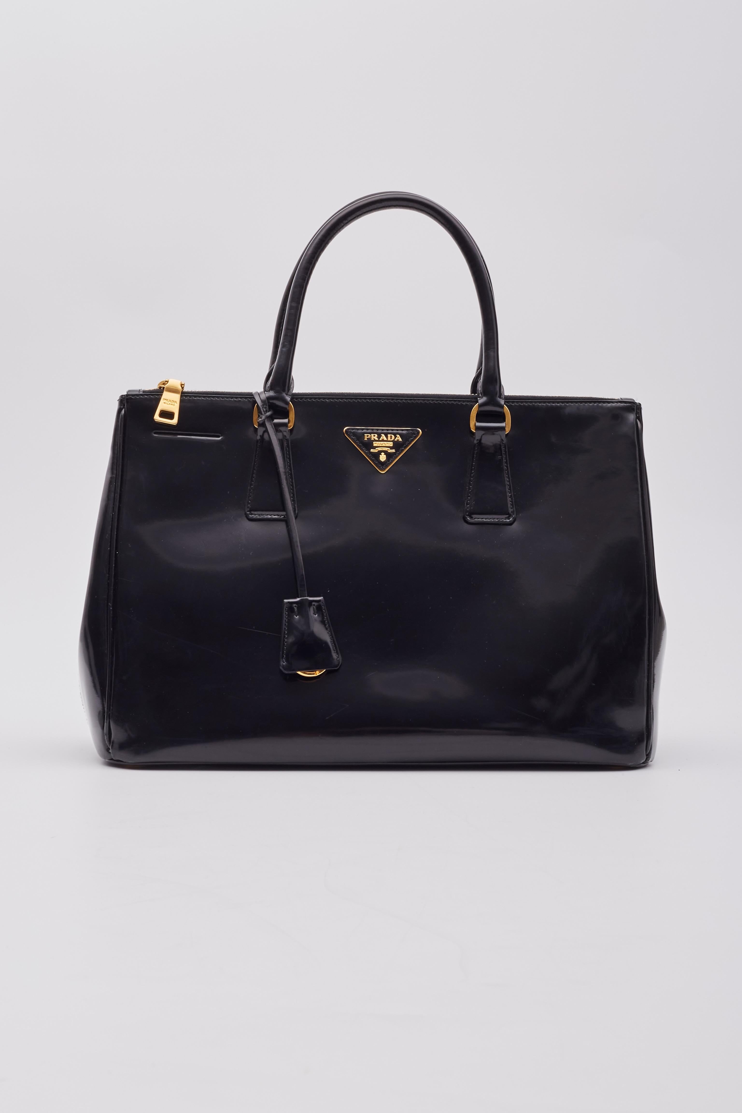 Prada Galleria Tote Bag aus schwarzem Lackleder in Schwarz im Angebot 3