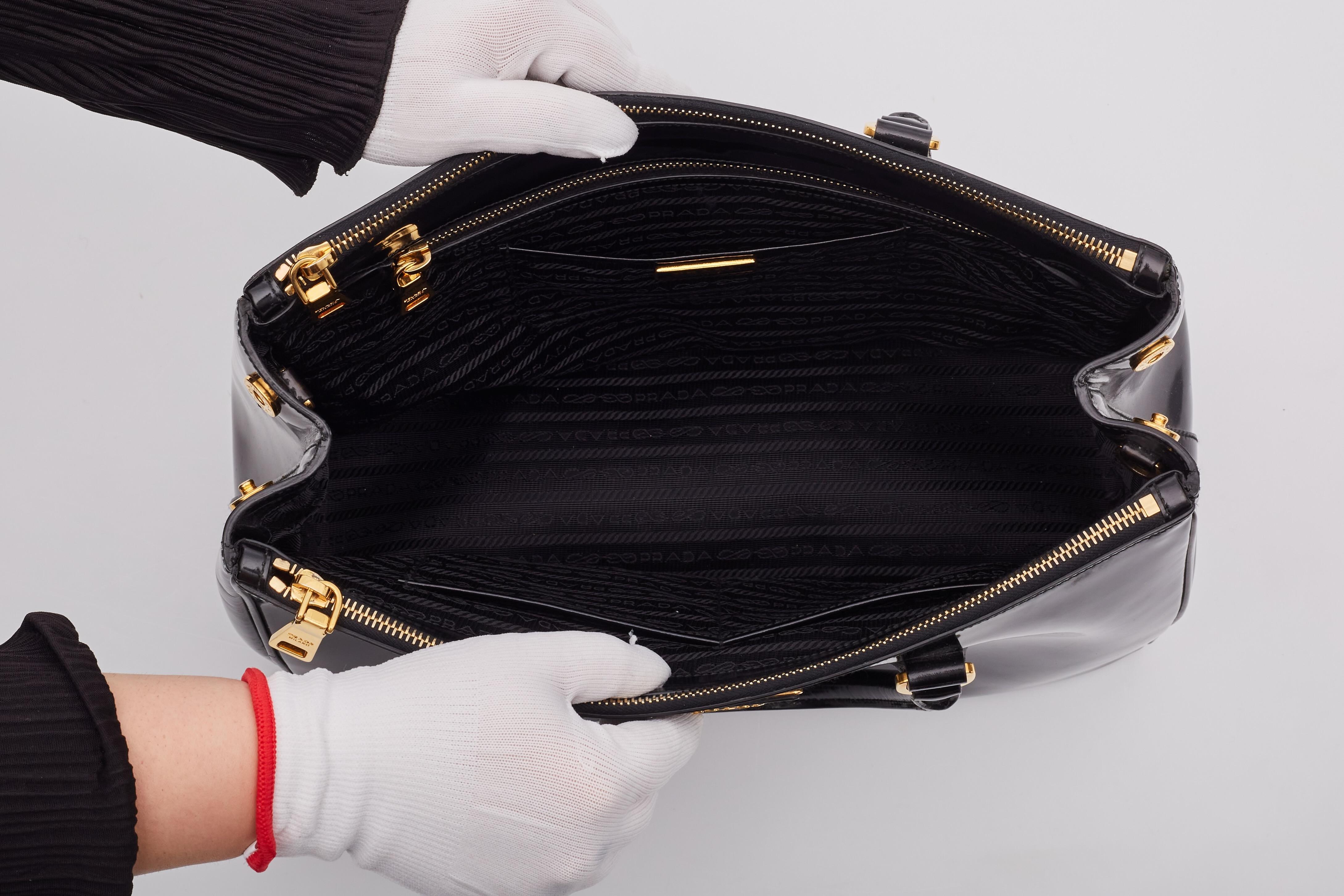 Prada Galleria Tote Bag aus schwarzem Lackleder in Schwarz im Angebot 5