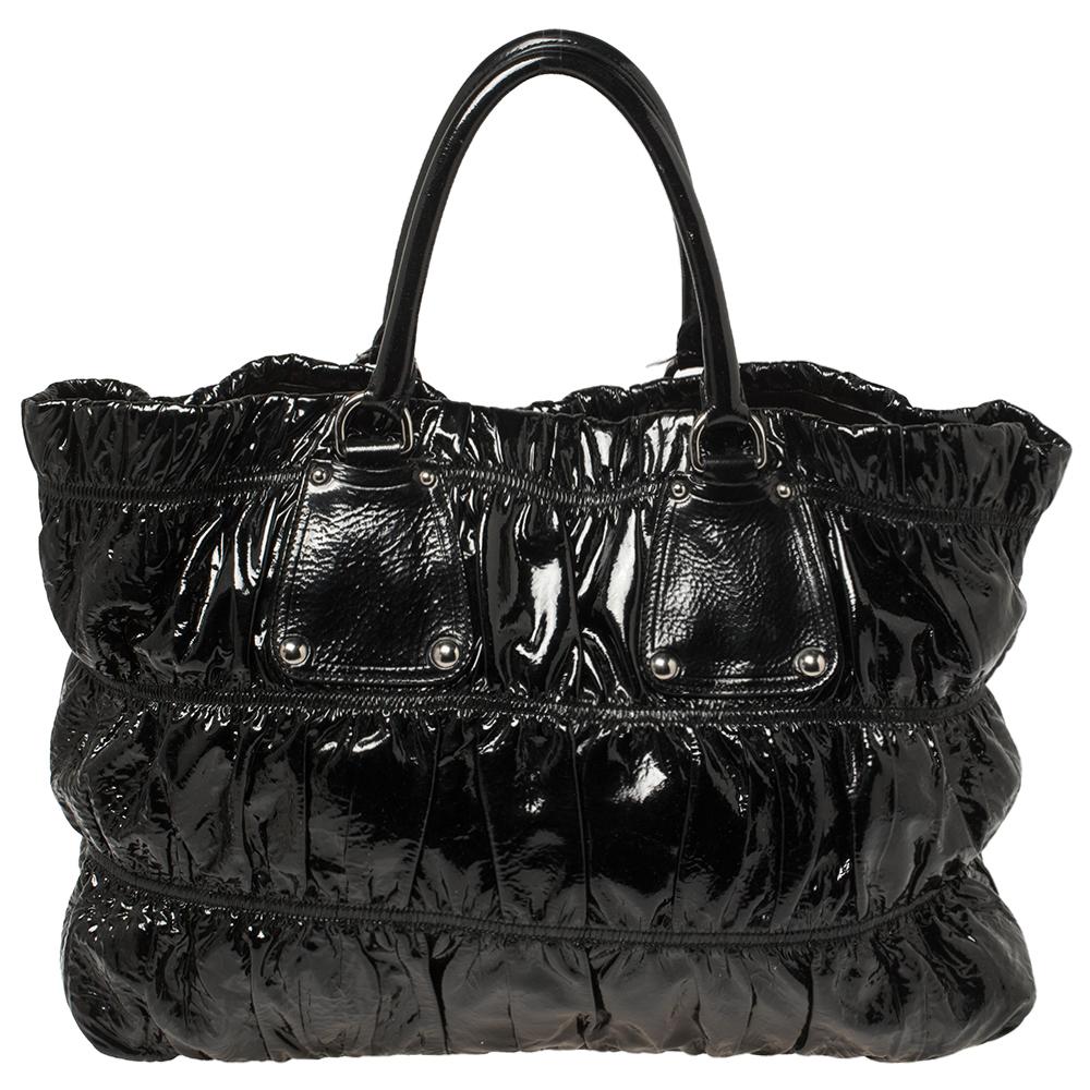 Prada Black Patent Leather Gathered Tote In Good Condition In Dubai, Al Qouz 2