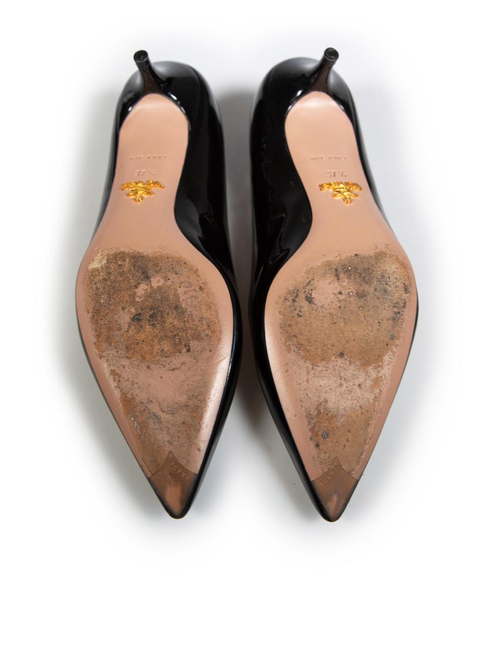 Prada Schwarze Kitten-Pumps aus Lackleder mit Absatz Größe IT 37,5 Damen