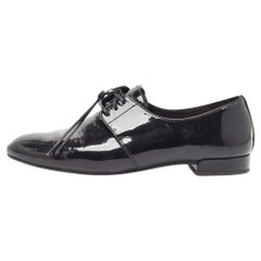 Prada Derby Up & Up Up en cuir verni noir Taille 36.5