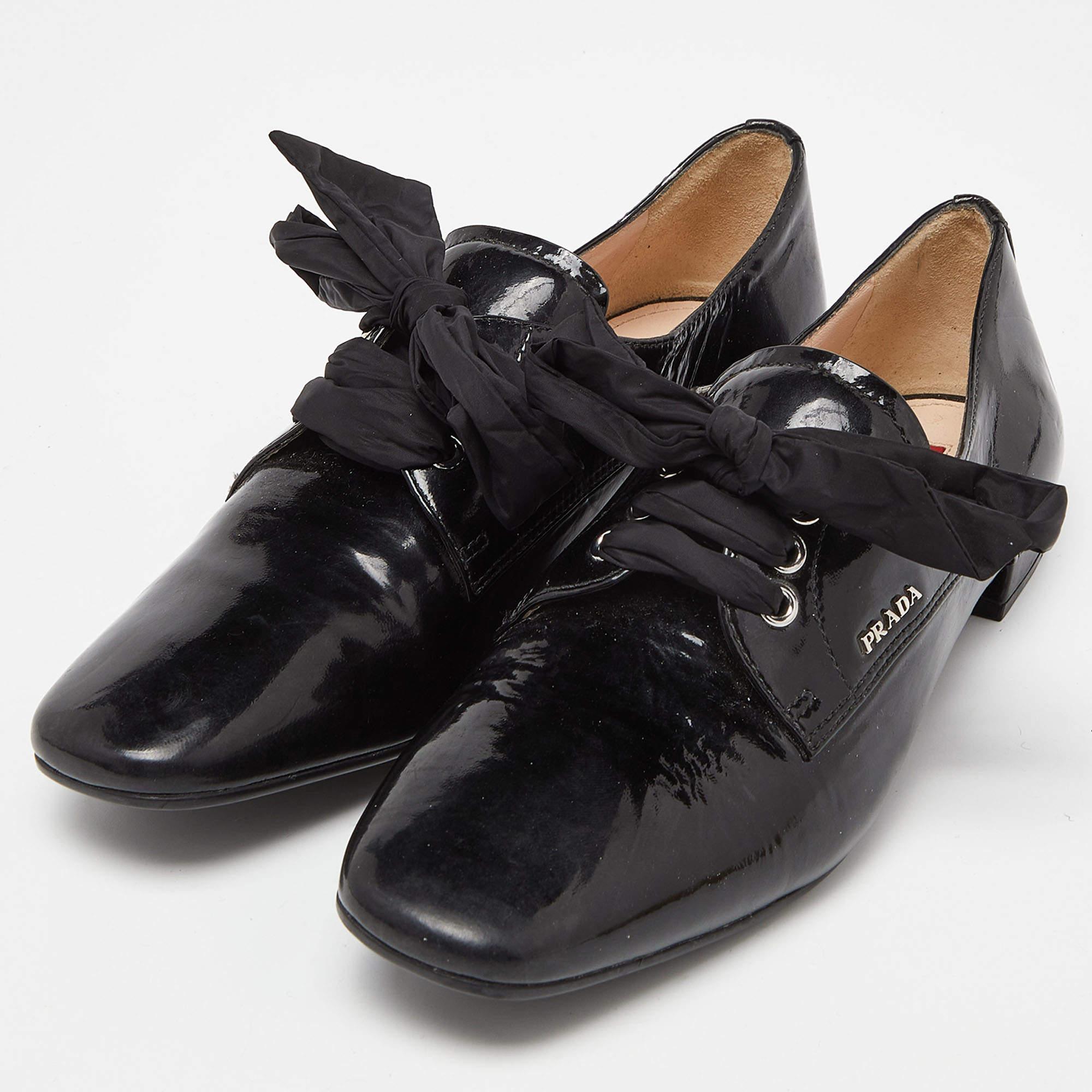 Give your outfit a luxe update with this pair of Prada derby shoes. They are sewn perfectly to help you make a statement in them for a long time.

