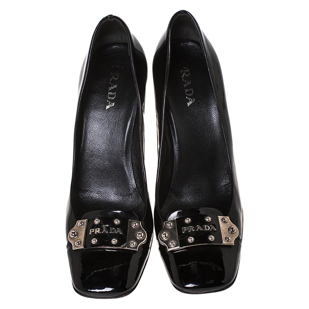 Prada Black Patent Leather Logo Detail Pumps Size 38 In Good Condition For Sale In Dubai, Al Qouz 2