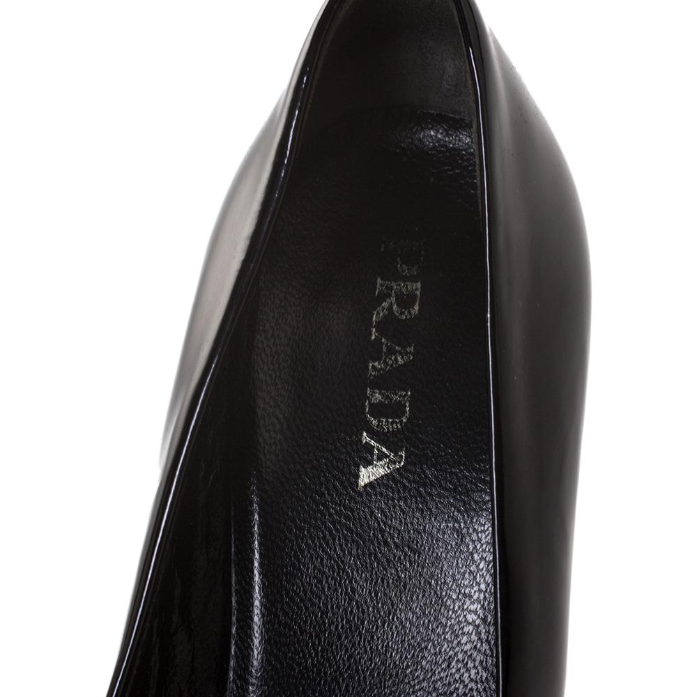 Prada Black Patent Leather Logo Detail Pumps Size 38 For Sale 3