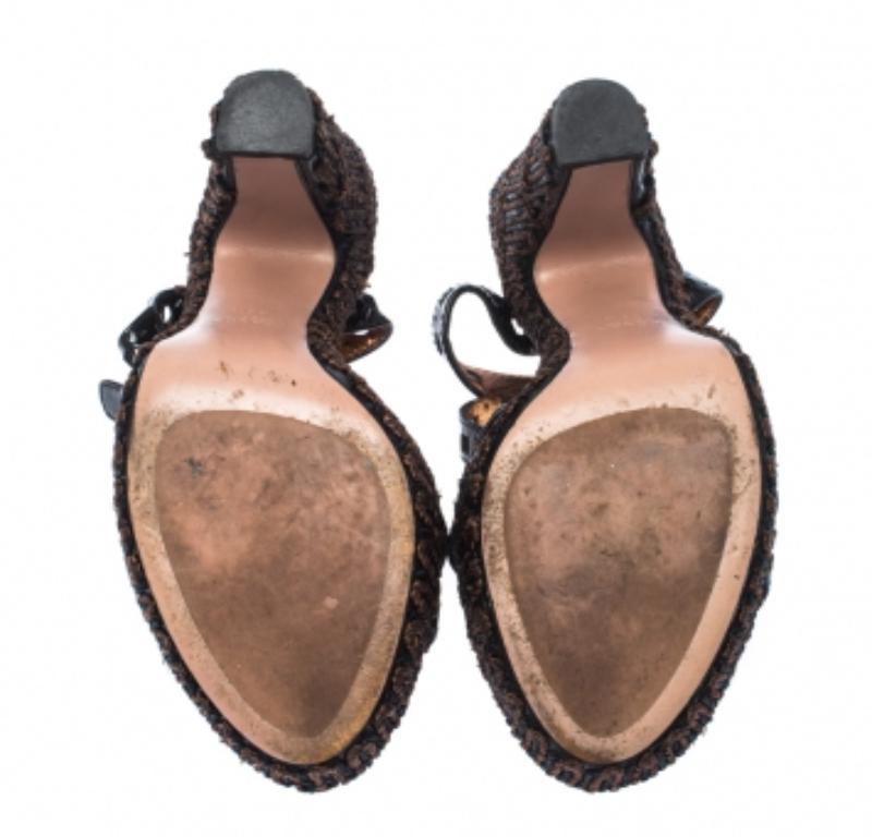 Noir Prada - Sandales à plateforme en raphia en cuir verni noir - Taille 39,5 en vente