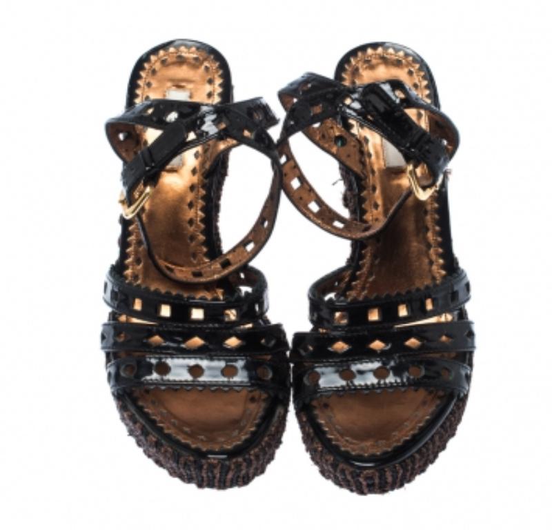 Prada - Sandales à plateforme en raphia en cuir verni noir - Taille 39,5 Bon état - En vente à Dubai, Al Qouz 2