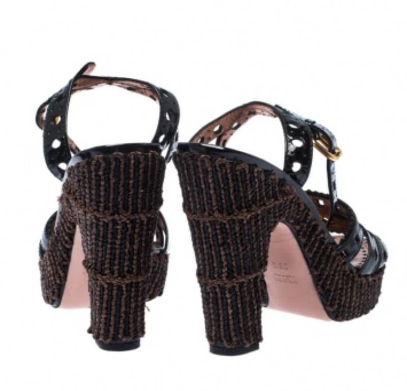 Prada - Sandales à plateforme en raphia en cuir verni noir - Taille 39,5 en vente 2