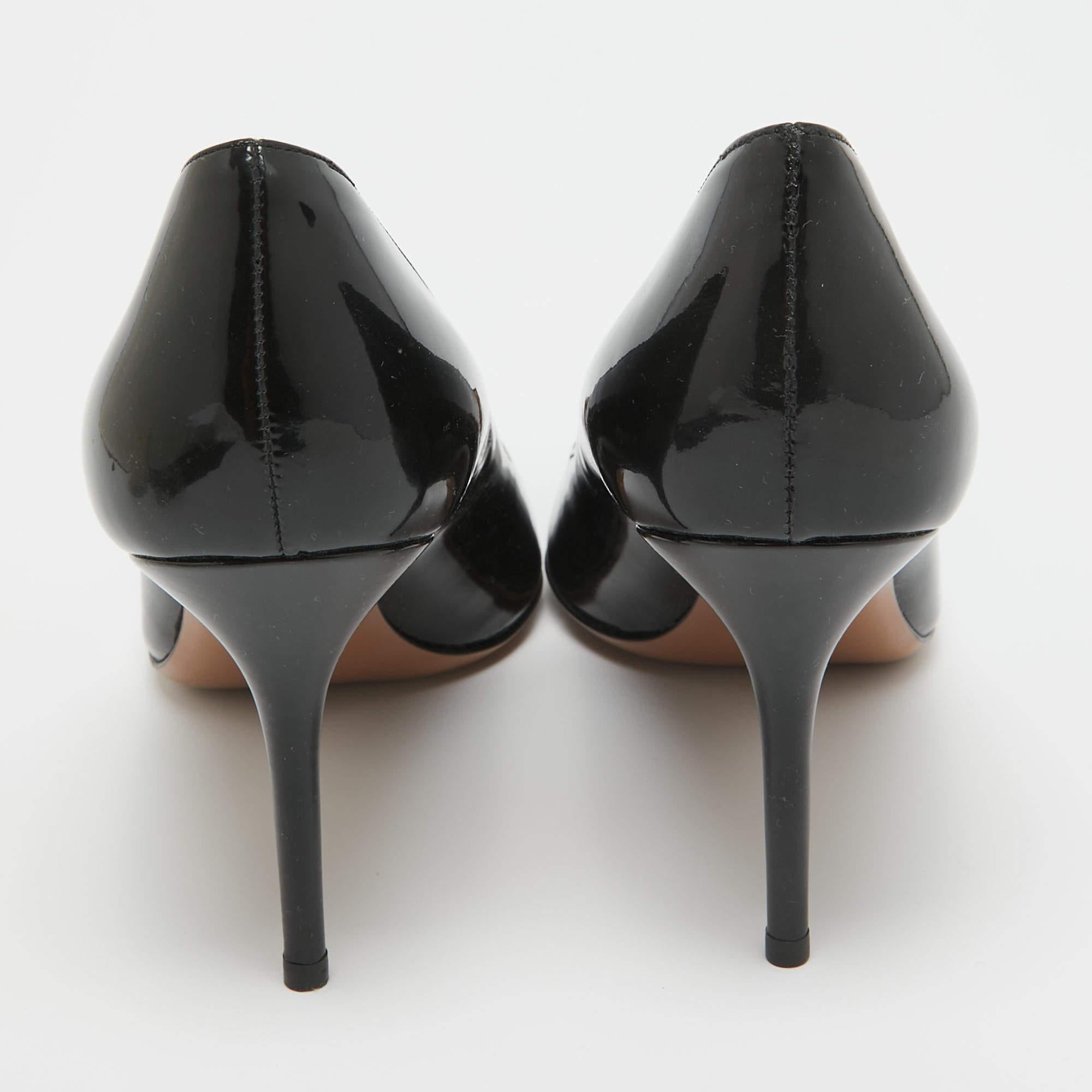 Prada Black Patent Leather Round Toe Pumps Size 42 In Excellent Condition In Dubai, Al Qouz 2