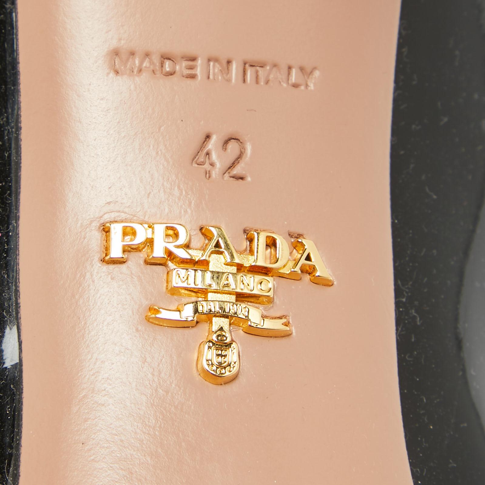 Women's Prada Black Patent Leather Round Toe Pumps Size 42 For Sale