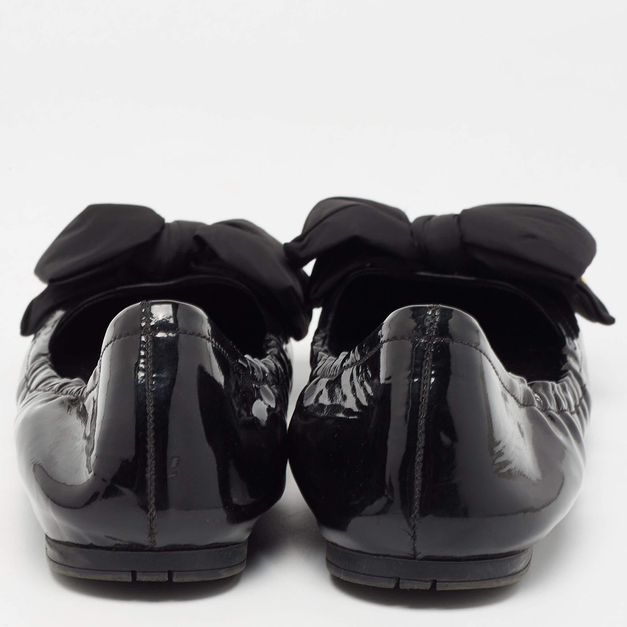 Prada Black Patent Leather Scrunch Ballet Flats Size 37 For Sale at 1stDibs