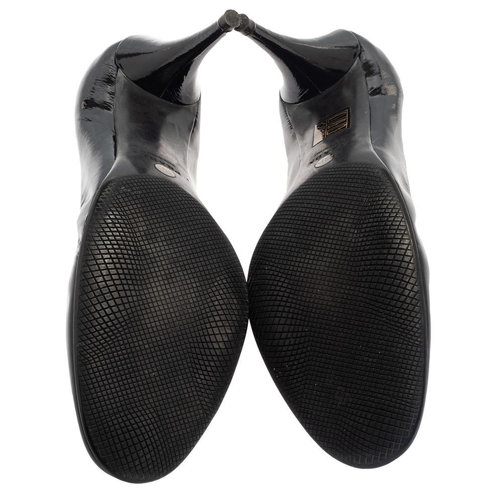 Prada Black Patent Leather Scrunch Pointed Toe Pumps Size 39.5 In Good Condition In Dubai, Al Qouz 2
