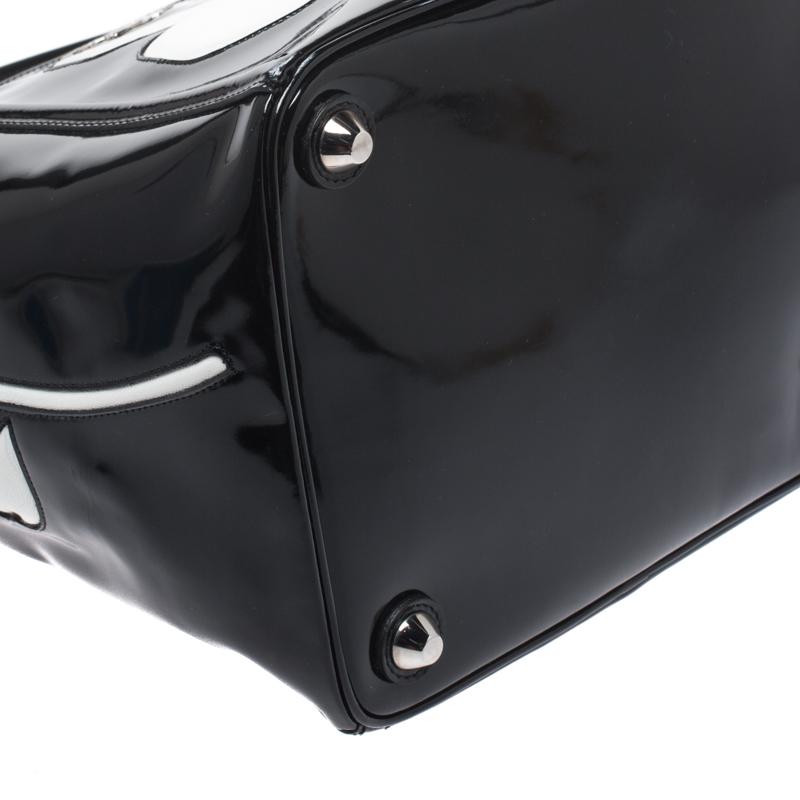 Prada Schwarze Spazzolato-Blumen-Top-Handtasche aus Lackleder 5