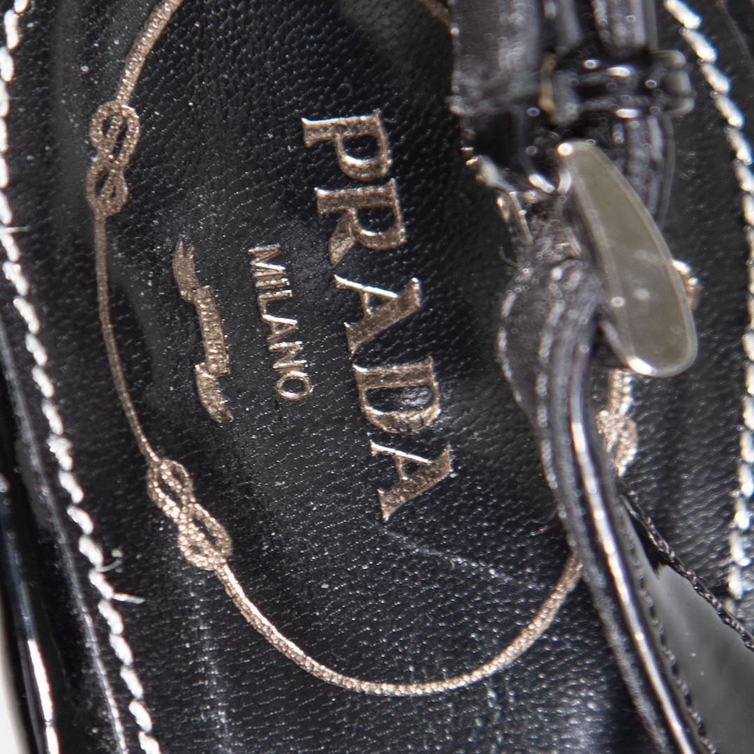 Prada Schwarze Lack Spitze spitz zulaufende Zehe Slingback Heels Größe IT 37,5 im Angebot 1