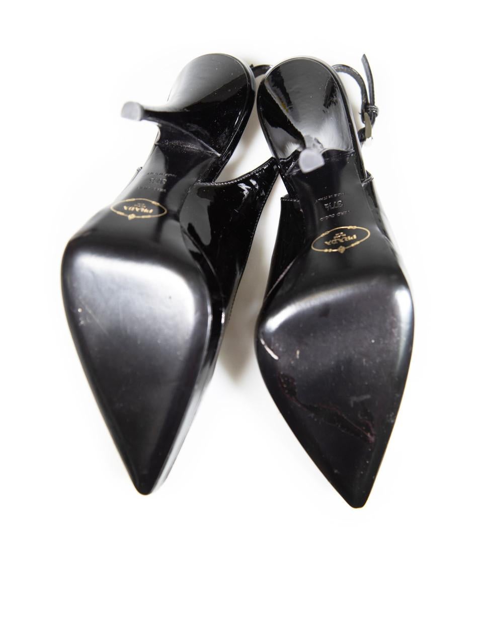 Prada, talons d'escarpin à bout pointu en cuir verni noir, taille IT 37,5 Pour femmes en vente