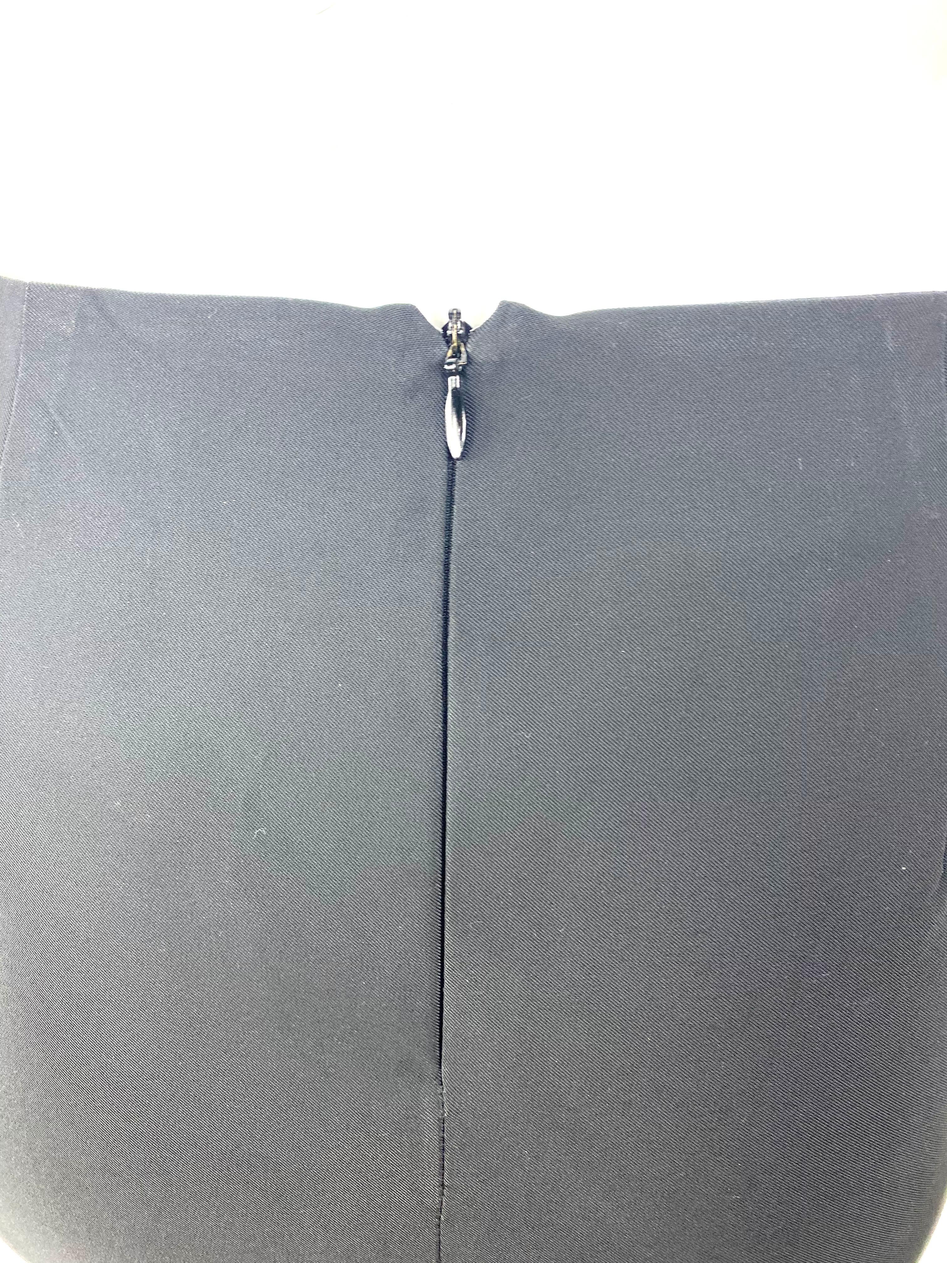 Prada Black Pencil Skirt, Size 40 In Excellent Condition For Sale In Beverly Hills, CA