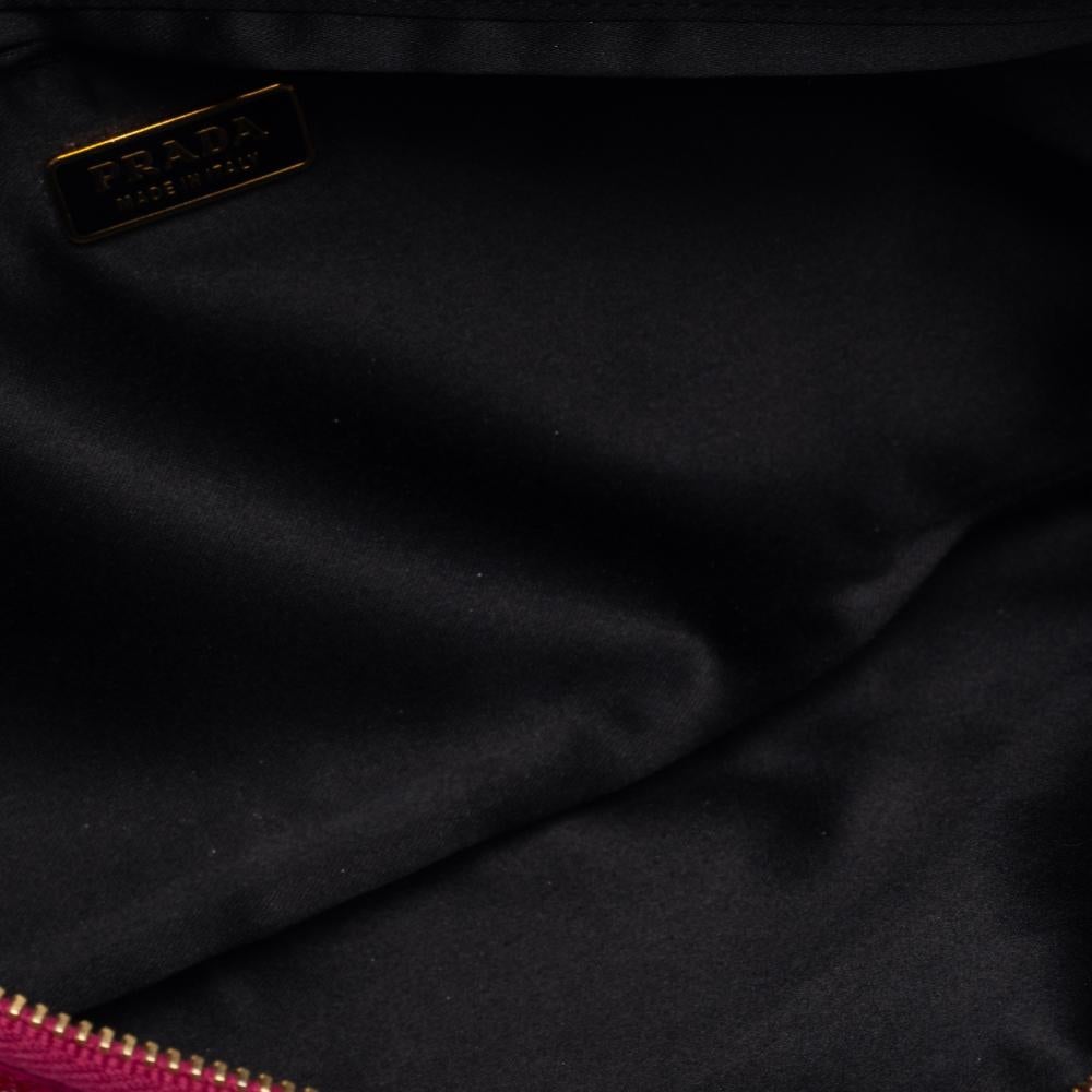 Prada Black/Pink Sequins Chain Clutch In Good Condition In Dubai, Al Qouz 2
