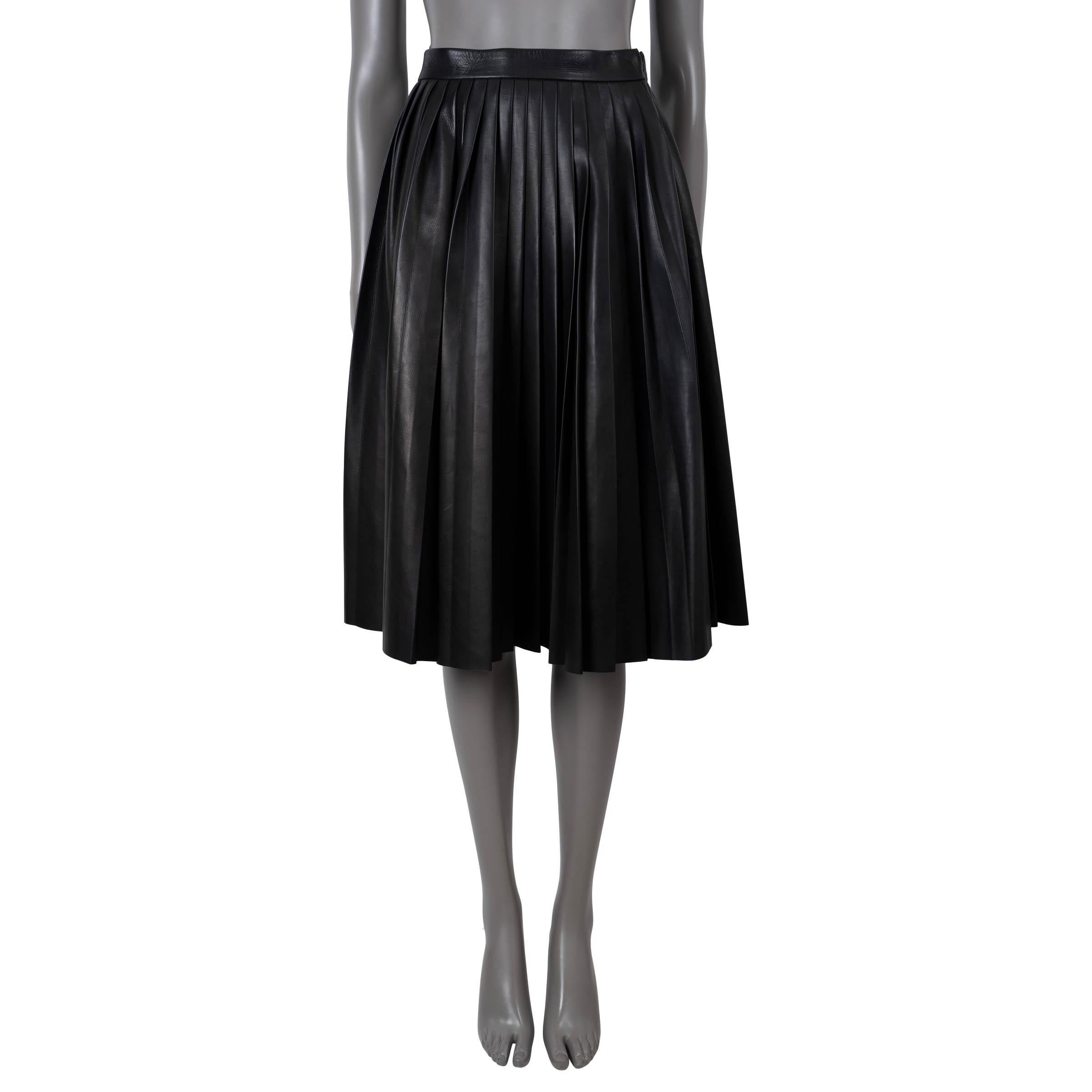 PRADA black PLEATED LEATHER MIDI Skirt 38 XS In Excellent Condition For Sale In Zürich, CH