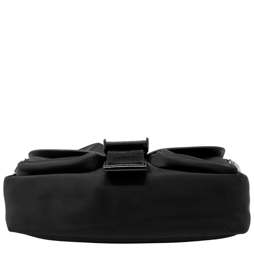 Prada Schwarze Taschen-Nylon-Tasche für Damen oder Herren im Angebot