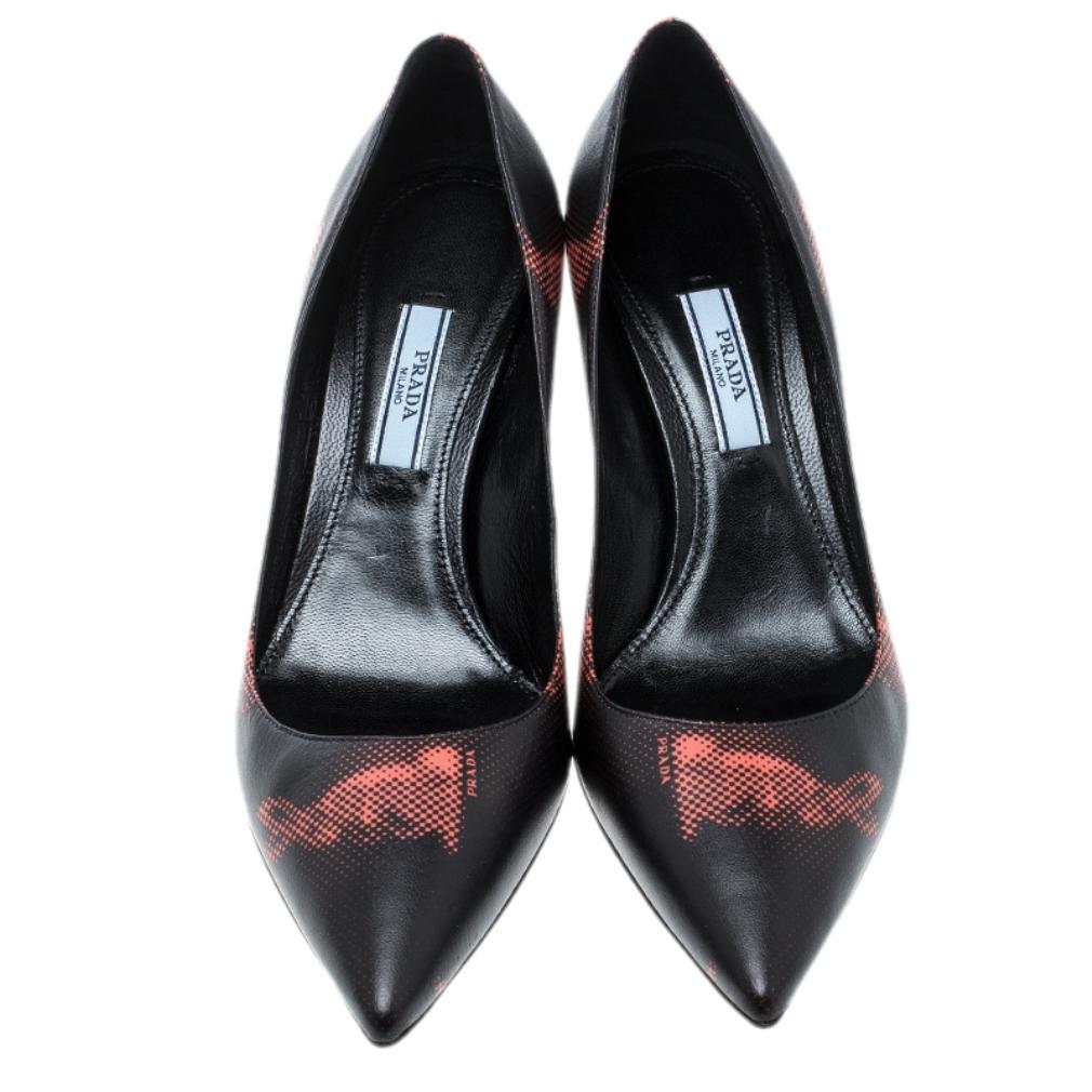 Prada Black Printed Leather Kitten Heels Pumps Size 36.5 In Good Condition In Dubai, Al Qouz 2