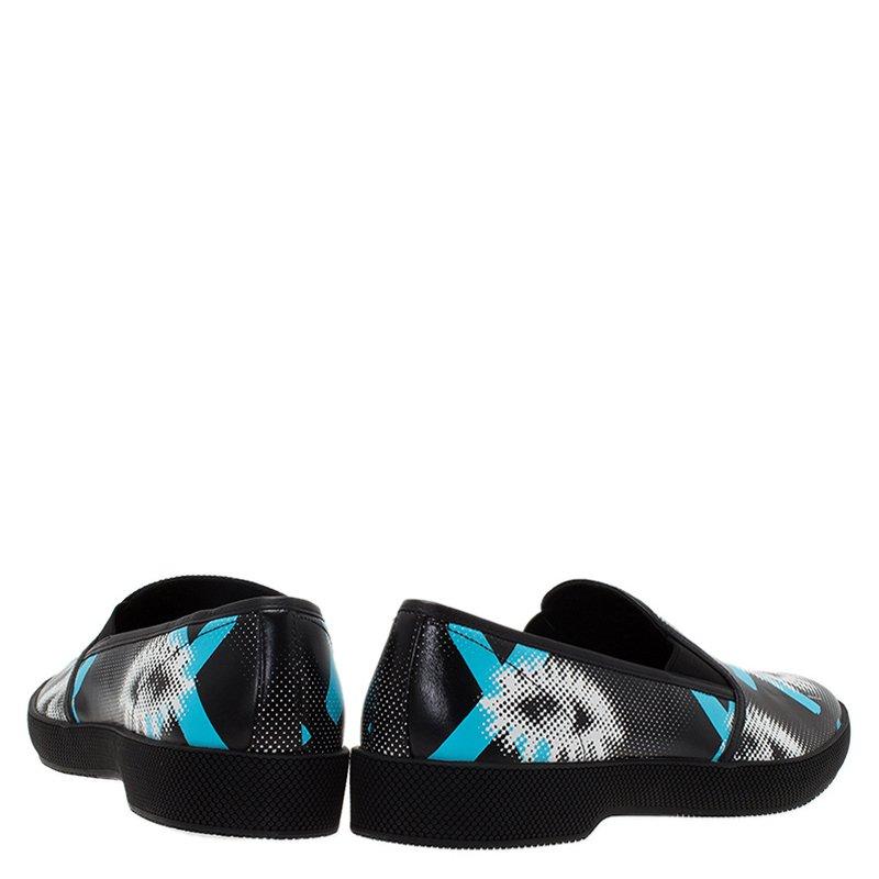 Prada Black Printed Leather Runway Slip On Sneakers Size 44.5 In Excellent Condition In Dubai, Al Qouz 2