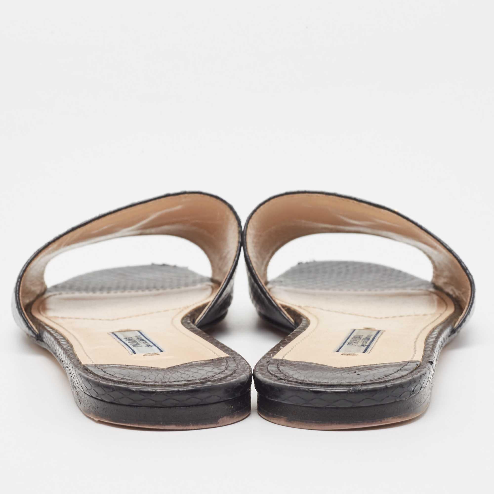 Prada Black Python Embossed Leather Flat Slide Sandals Size 37.5 In Good Condition In Dubai, Al Qouz 2