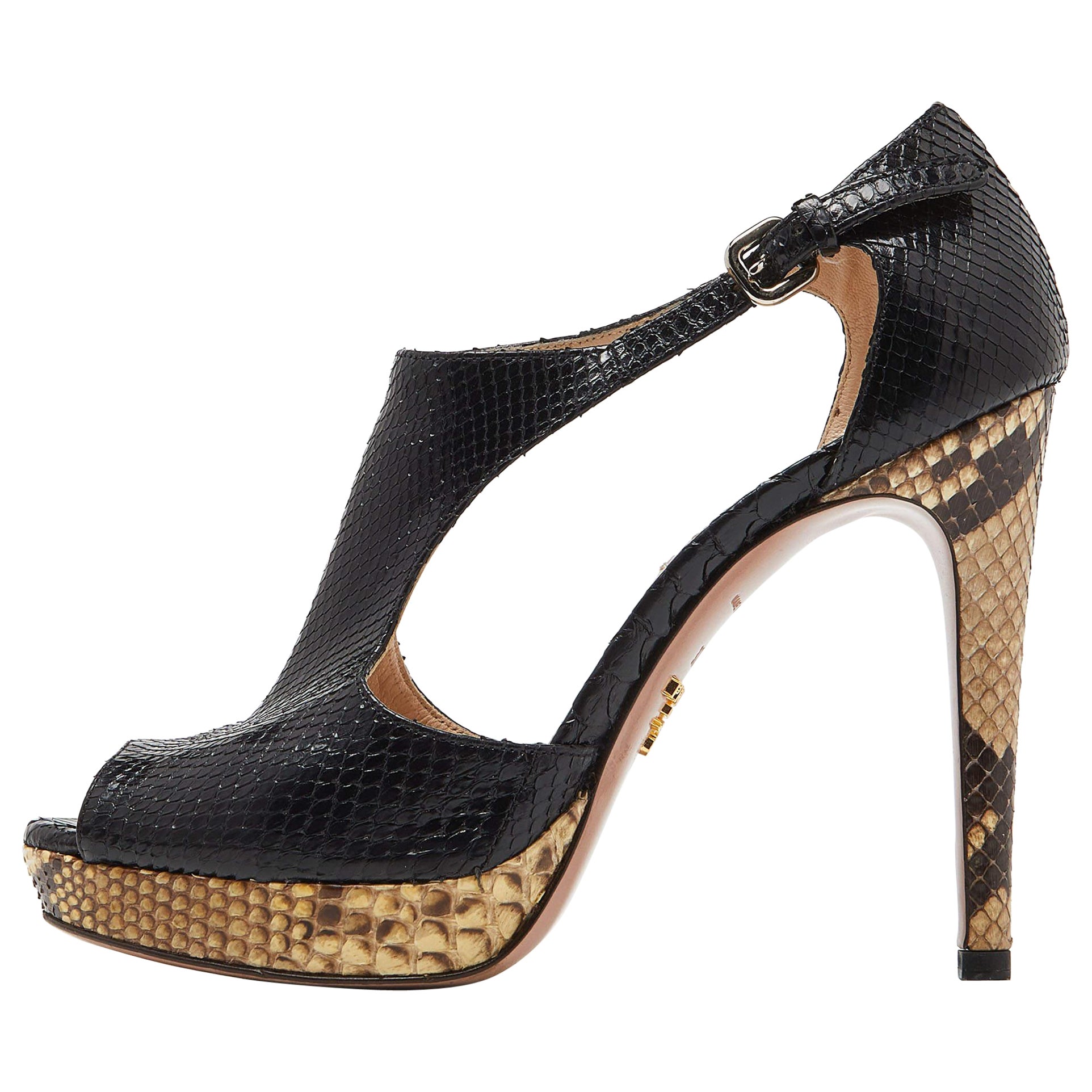 Prada in pelle nera pitonata Peep Toe Platform Ankle Strap Pumps Taglia 37.5