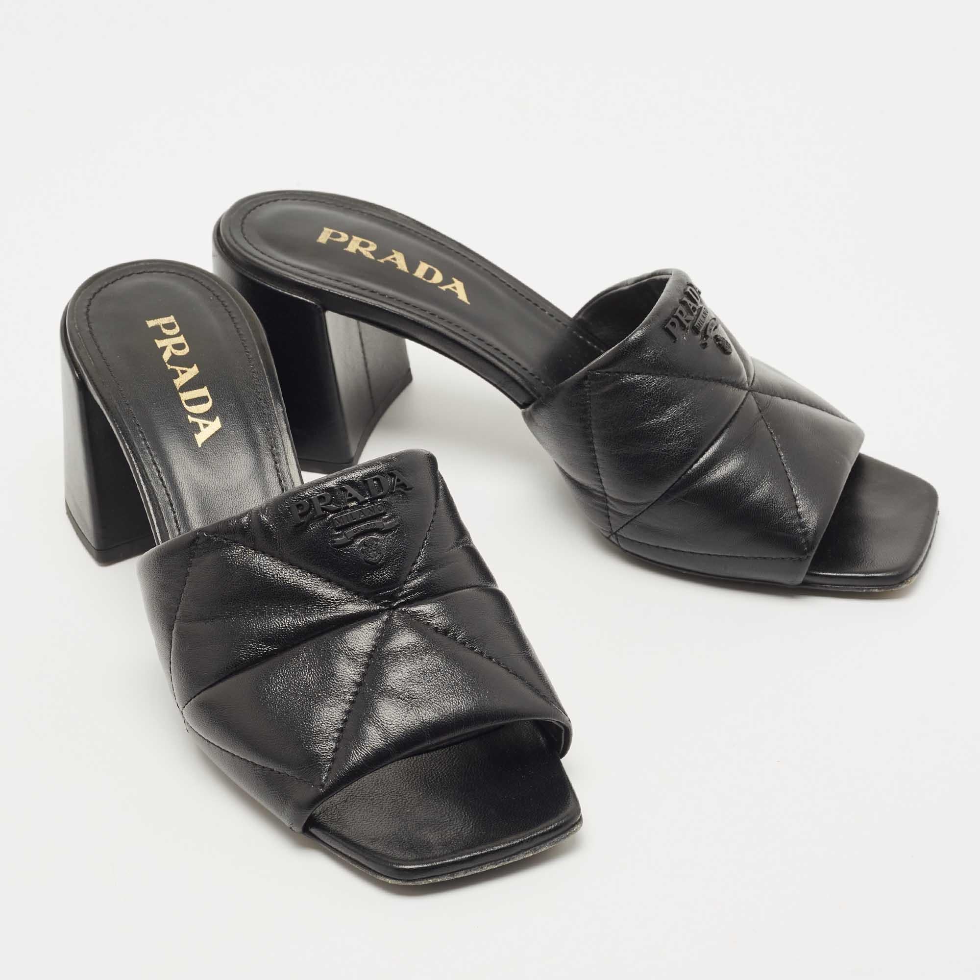Prada Black Quilted Leather Slide Sandals  In Good Condition In Dubai, Al Qouz 2