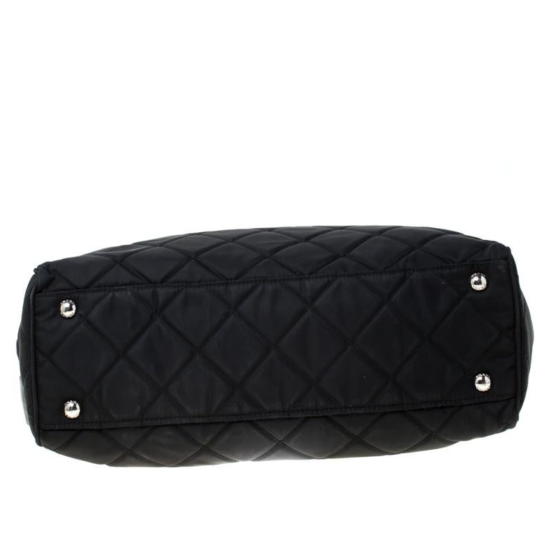 Prada Black Quilted Nylon Shoulder Bag In Good Condition In Dubai, Al Qouz 2