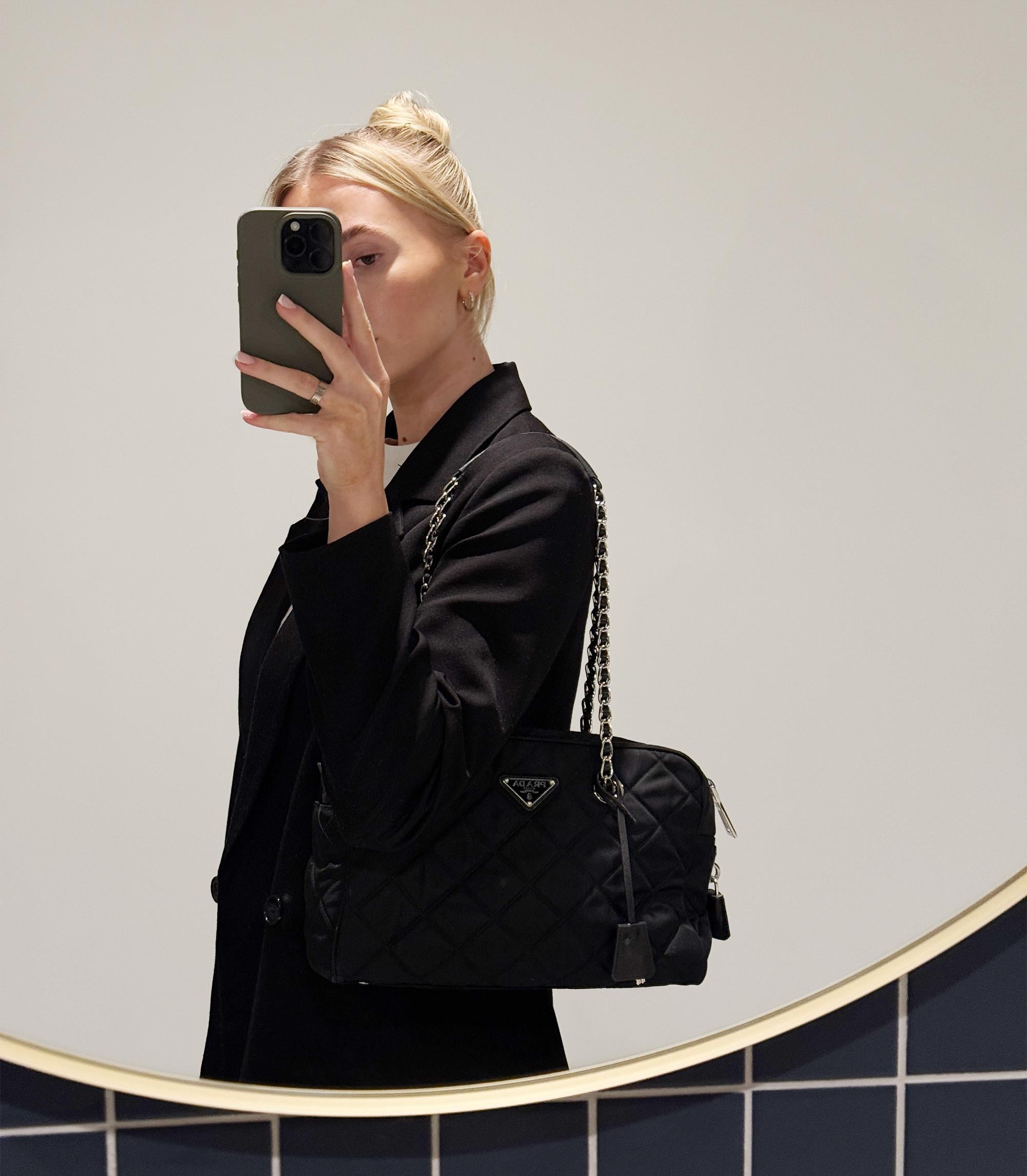 Prada Black Quilted Nylon Tessuto Impuntu Shoulder Bag

Product Details
Xupes Ref: CB1433
Brand: Prada
Model: Tessuto Impuntu Shoulder Bag
Type: Shoulder, Tote
Serial Number: 165
Age: 2020
Accompanied By: Padlock, Keys, Clochette
Colour: Black