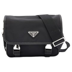 Prada Messenger-Tasche aus schwarzem Re- Nylon und Saffiano-Leder