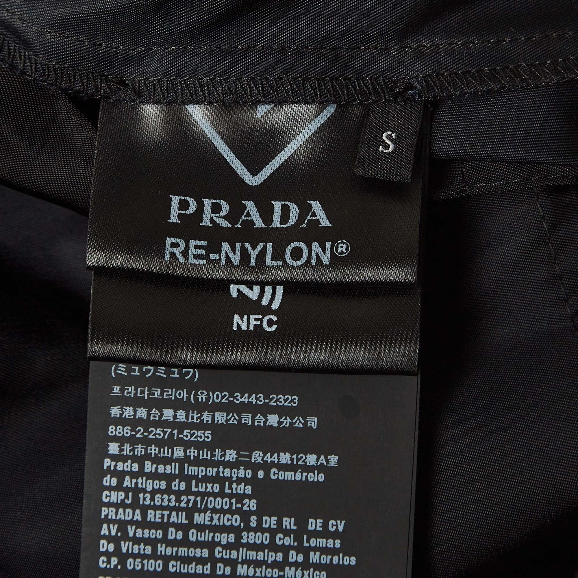 Prada Schwarze Re-Nylon-Bermuda-Shorts mit Kordelzug S im Angebot 1