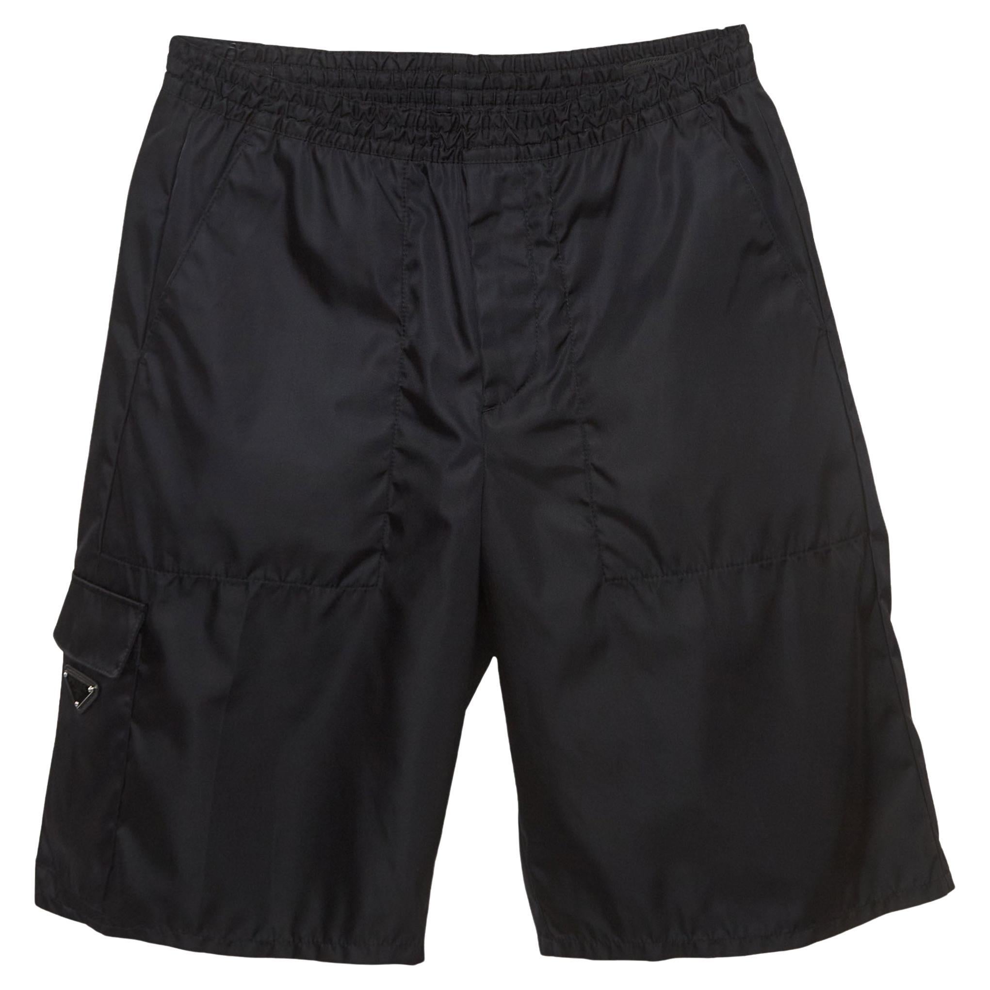 Prada Schwarze Re-Nylon-Bermuda-Shorts mit Kordelzug S im Angebot