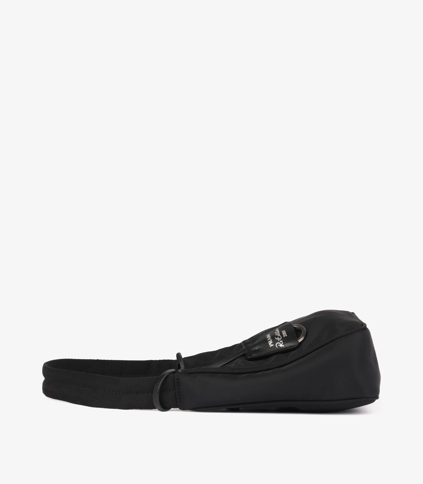 Mini borsa Prada Re-Nylon nero Re-Edition 2000 In condizioni buone in vendita a Bishop's Stortford, Hertfordshire