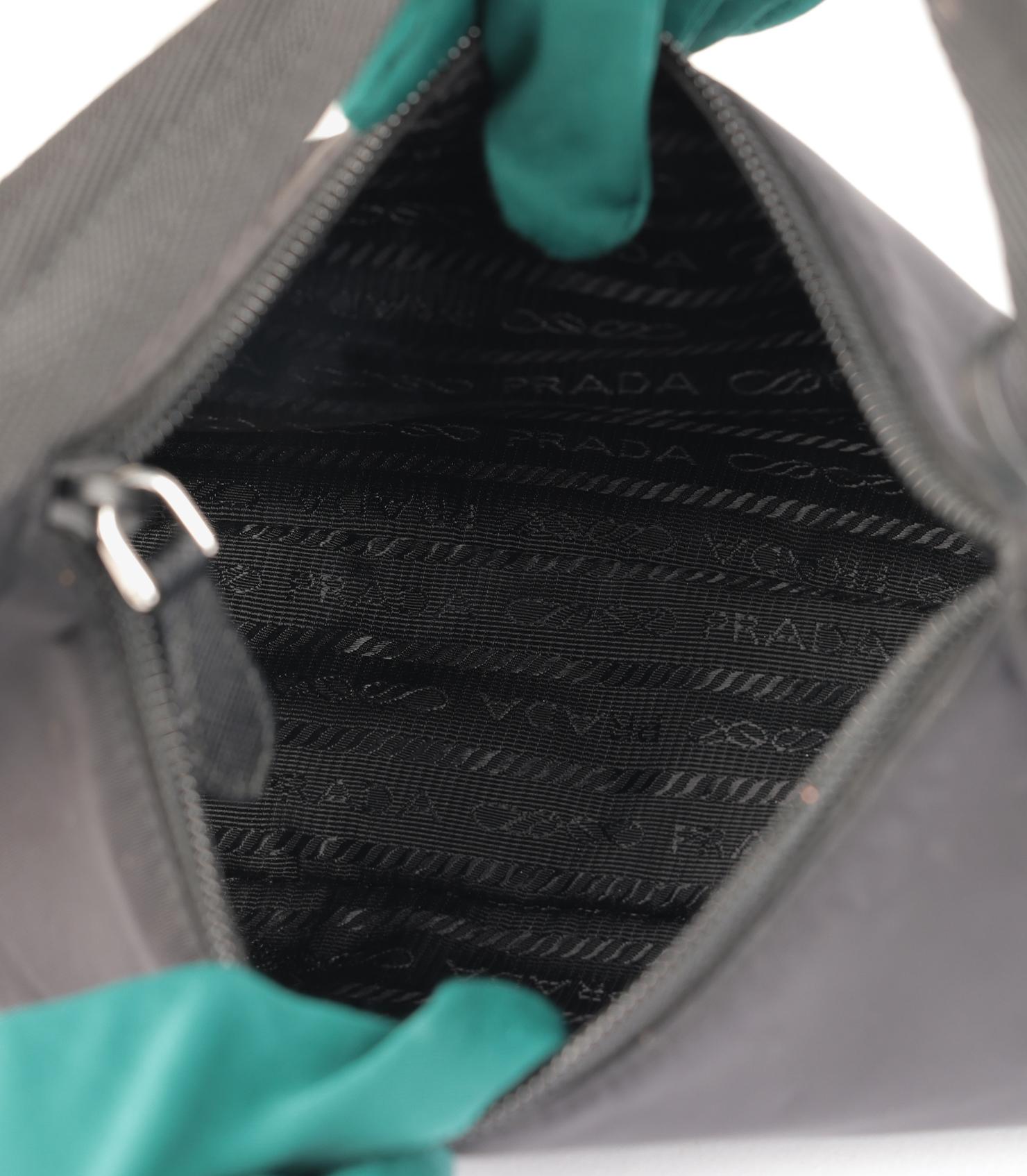 Mini borsa Prada Re-Nylon nero Re-Edition 2000 in vendita 4