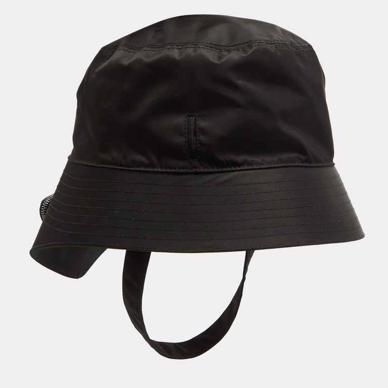 Prada Black Re-Nylon Triangle Logo Detail String Bucket Hat  display picture 3