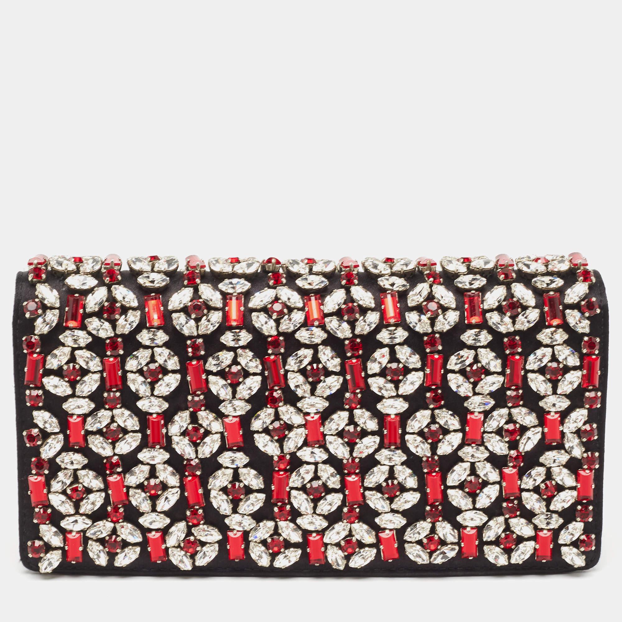 This Prada clutch is a creation marked by excellent craftsmanship and refined style. This flap-style clutch is crafted with skill and impeccably finished to be a luxurious accessory in your hand.

