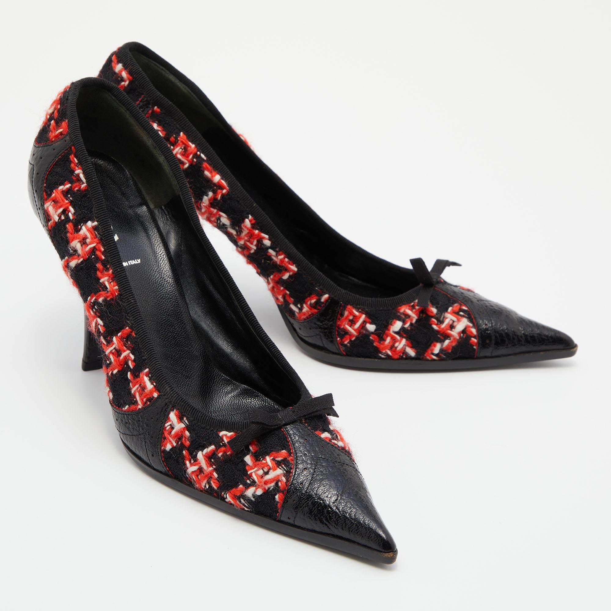 Prada Black/Red Tweed and Leather Pointed Toe Bow Detail Pumps 40 In Good Condition In Dubai, Al Qouz 2